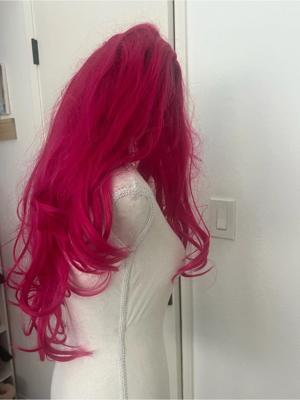 Mira KPop Demon Hunters Pink Wig – Long Wavy Costume Hair